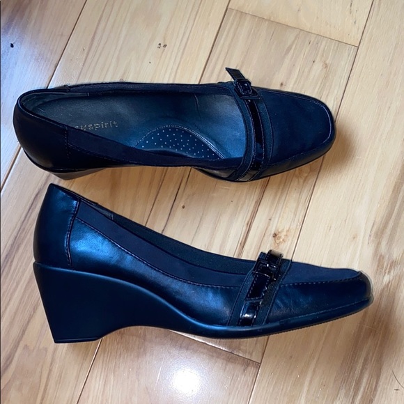 easy spirit black wedges - Picture 3 of 4